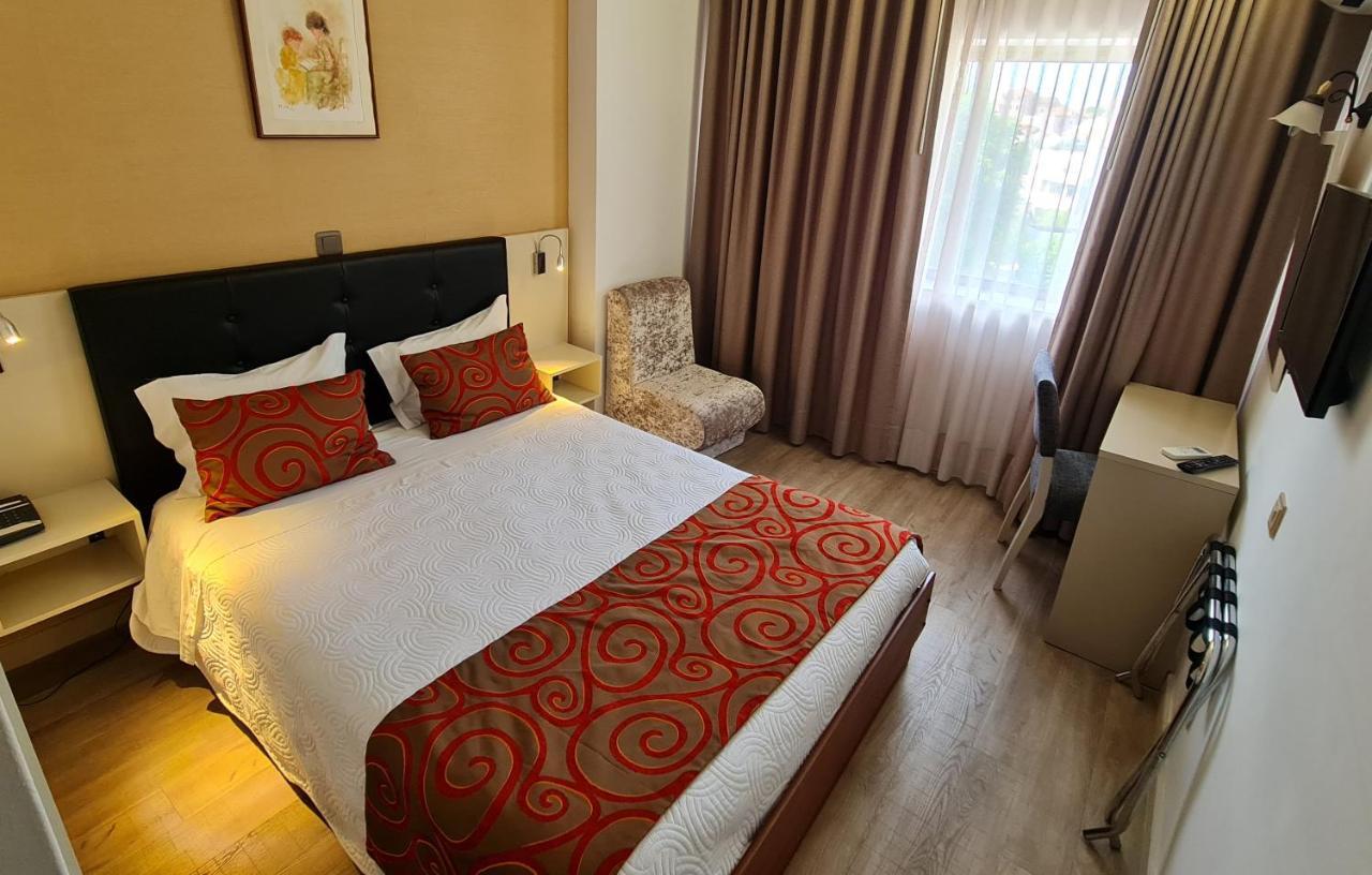 Hotel Eden ลูโซ ภายนอก รูปภาพ