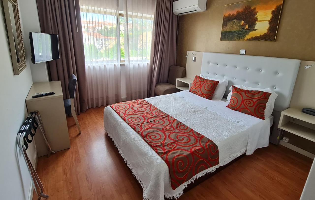 Hotel Eden ลูโซ ภายนอก รูปภาพ