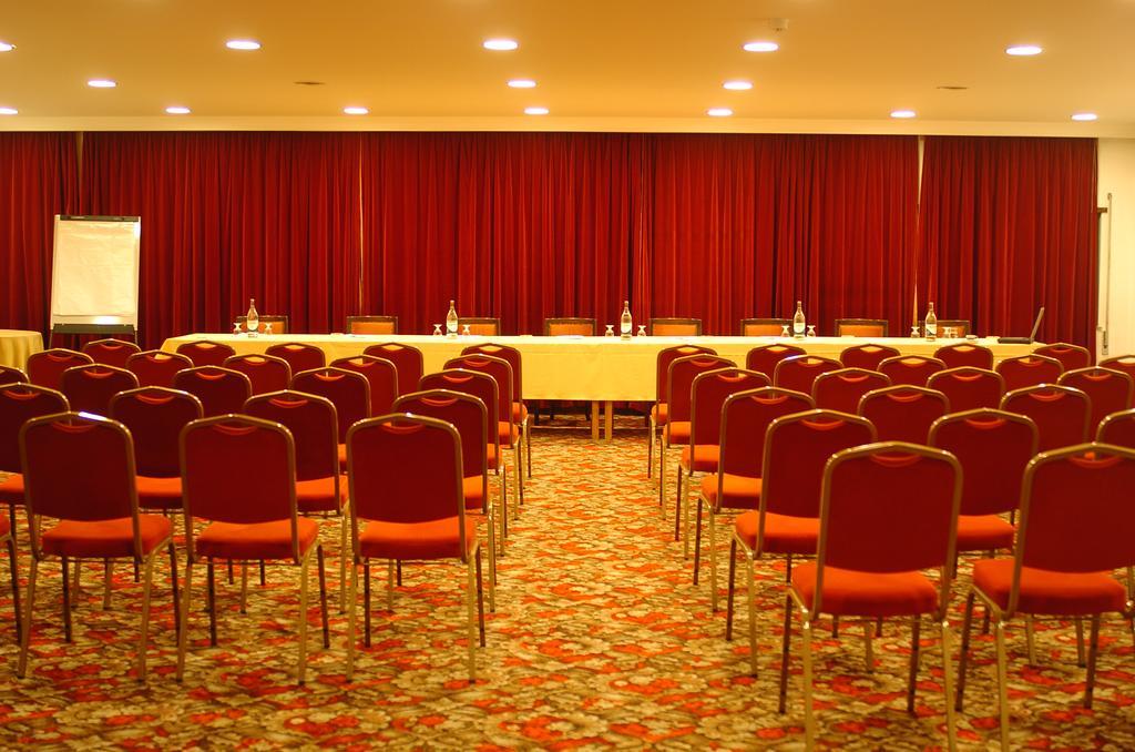 Hotel Eden ลูโซ ภายนอก รูปภาพ